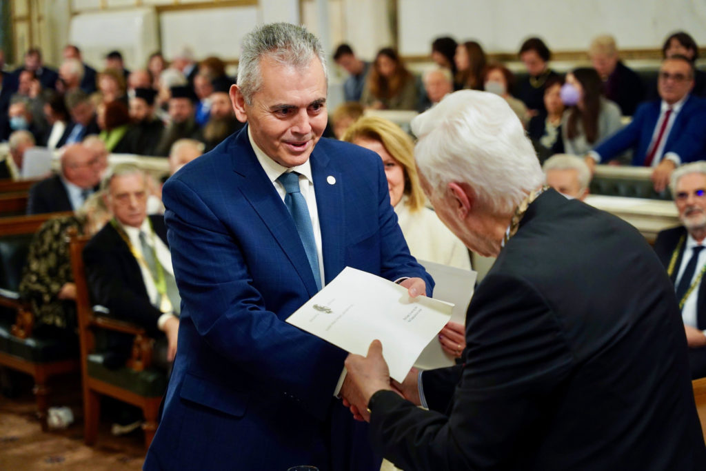 M. Xαρακόπουλος: Ύψιστη αναγνώριση η βράβευση του Τόμου για τους ναούς της Αγίας Σοφίας από την Ακαδημία Αθηνών