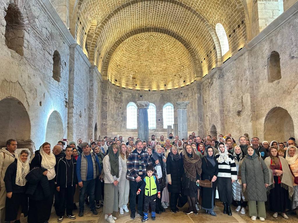 В храме святителя Николая Мирликийского в турецком Демре прошли праздничные богослужения