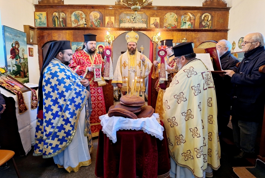 Ο Μητροπολίτης Μαρωνείας στο Ιερό Παρεκκλήσιο Αγίου Γεωργίου Φιλλύρας του Δήμου Αρριανών