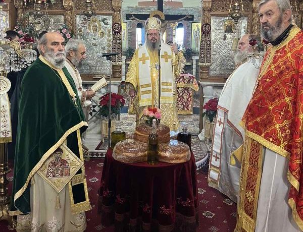 Στον Πανηγυρίζοντα Ιερό Ναό Αγίου Σπυρίδωνος Μύρων ο Μητροπολίτης Λαρίσης