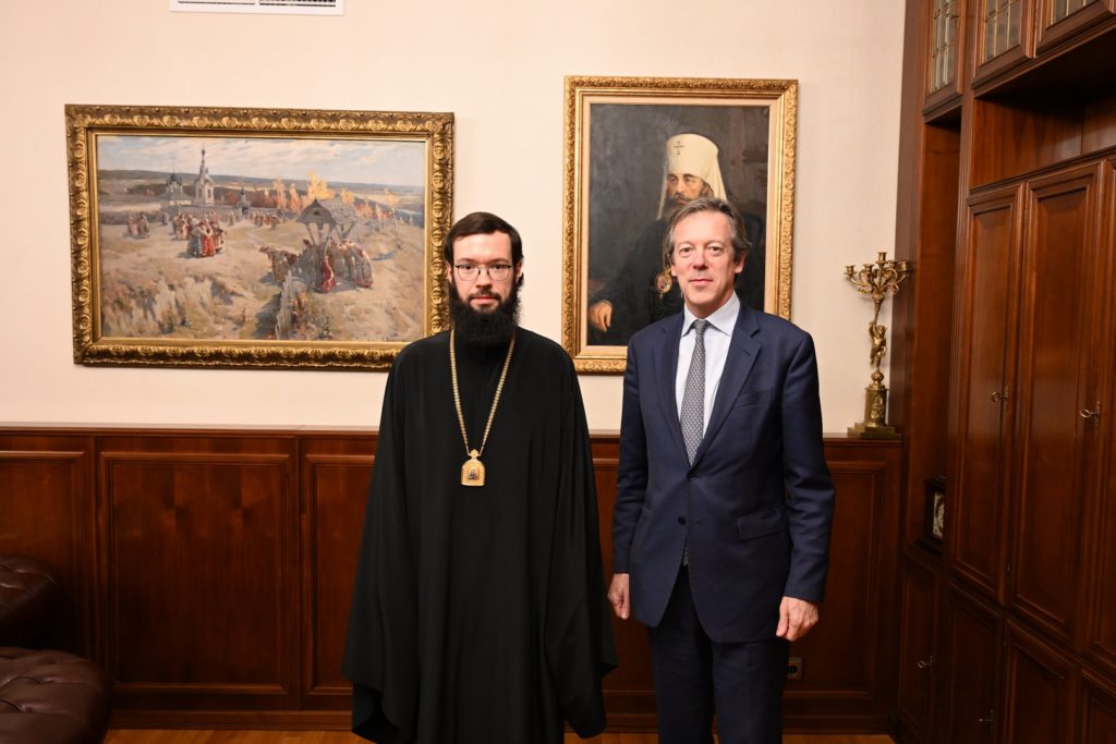 Ο Μητροπολίτης Βολοκολάμσκ συναντήθηκε με τον Βρετανό Πρέσβη στη Ρωσία