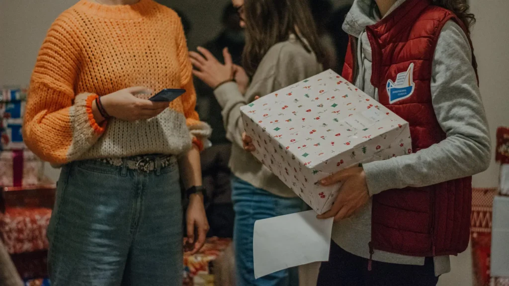 Dăruind, vei dobândi: Campania prin care clujenii pot oferi un cadou copiilor din spitale