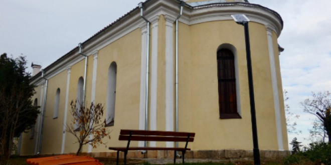 Ремонтираха основно църква в Лом