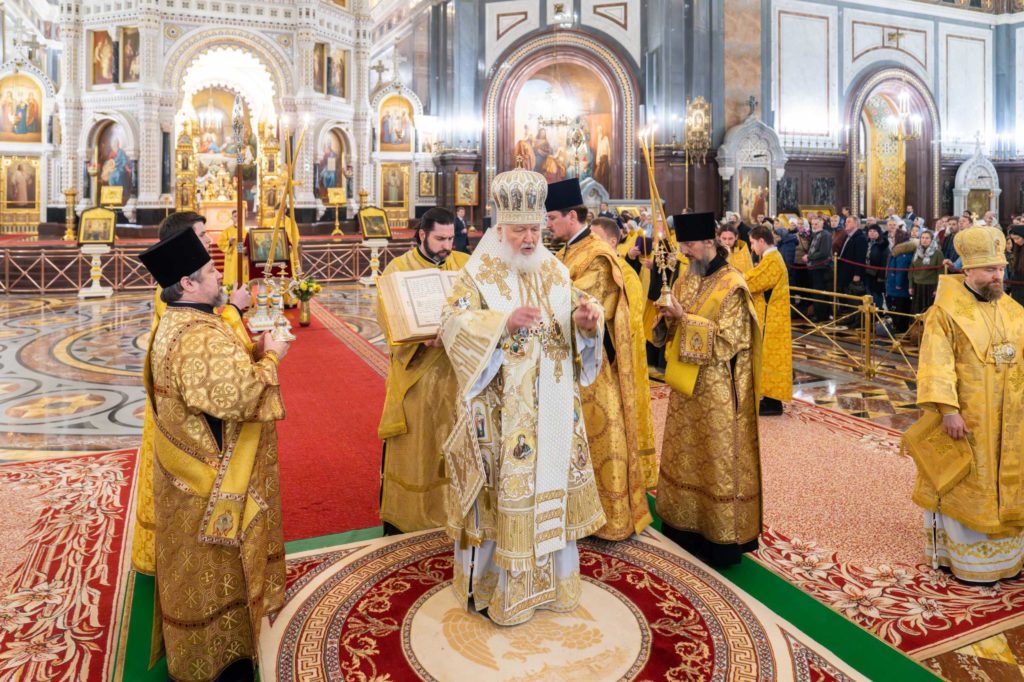 В канун дня памяти святителя Николая Чудотворца Святейший Патриарх Кирилл совершил всенощное бдение в Храме Христа Спасителя