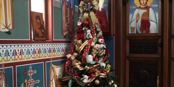 Доброволци към храм „Рождество Христово“ в „Младост 3“ подготвиха над 500 подаръка за деца в нужда