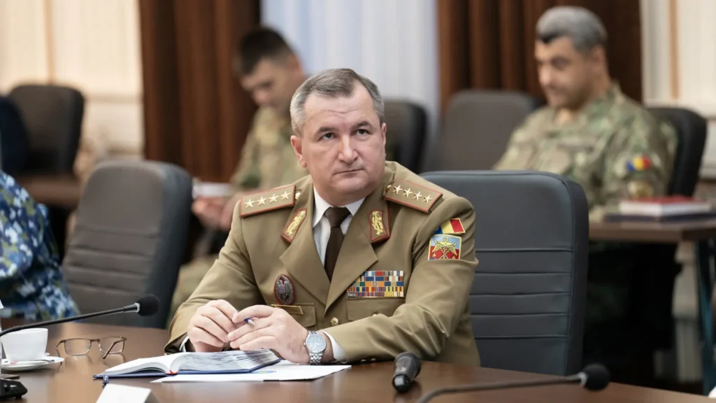 Patriarhul Daniel i-a acordat fostului șef al Statului Major al Apărării Ordinul „Maica Domnului Rugătoarea”