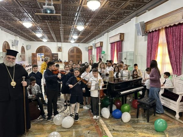 Κάλαντα και Χριστουγεννιάτικα τραγούδια στον Μητροπολίτη Ταμασού Ησαΐα