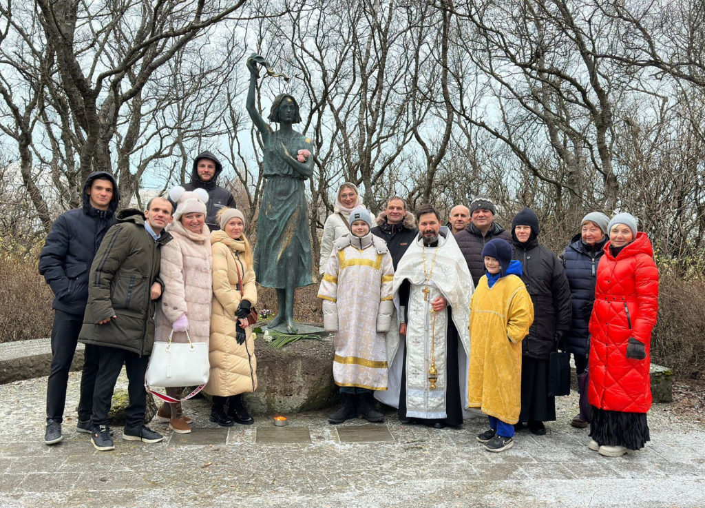 В День Неизвестного солдата прихожане Николаевского прихода в Рейкьявике молитвенно почтили память воинов
