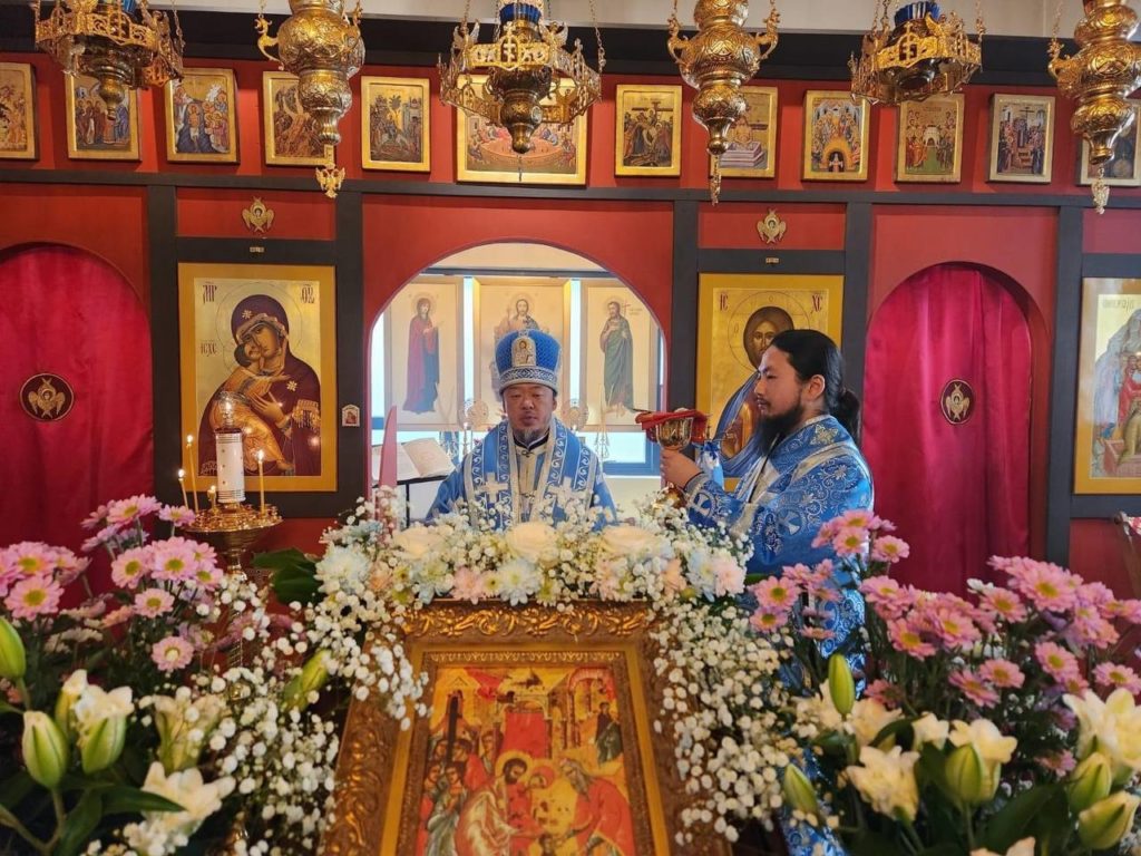 Архиерейское богослужение совершено в Сеуле в праздник Введения во храм Богородицы