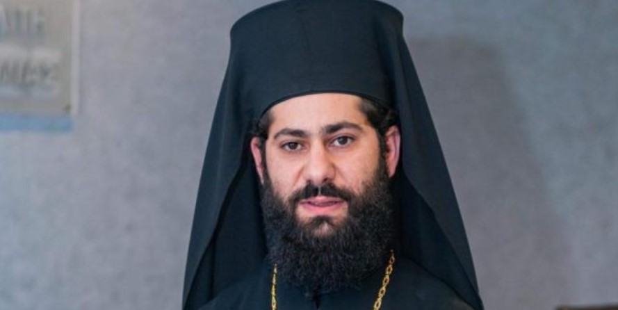 Ο Προϊστάμενος της Θρησκευτικής Υπηρεσίας της ΕΛΑΣ αποχαιρετά τον αστυνομικό Γιώργο Λυγγερίδη