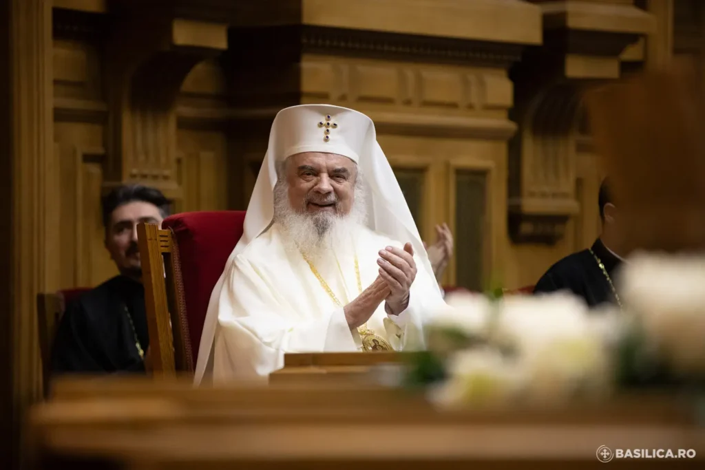 Patriarhul Daniel: Sfântul Nicolae prevestește bunătatea lui Moș Crăciun sau iubirea milostivă a lui Dumnezeu