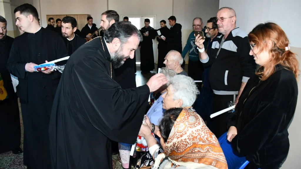 Episcopul Caransebeșului a petrecut o zi alături de vârstnicii de la centrele de îngrijire din eparhie