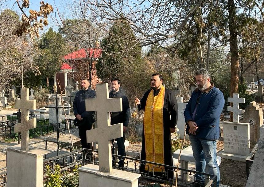 На Свято-Троицком православном кладбище Тегерана совершены поминальные службы
