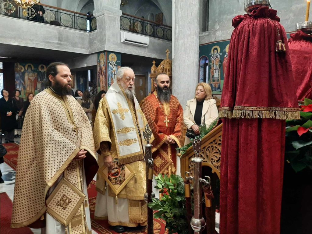 Ο Μητροπολίτης Καρυστίας στο Βέλος Αλιβερίου για την εορτή των Χριστούγεννων