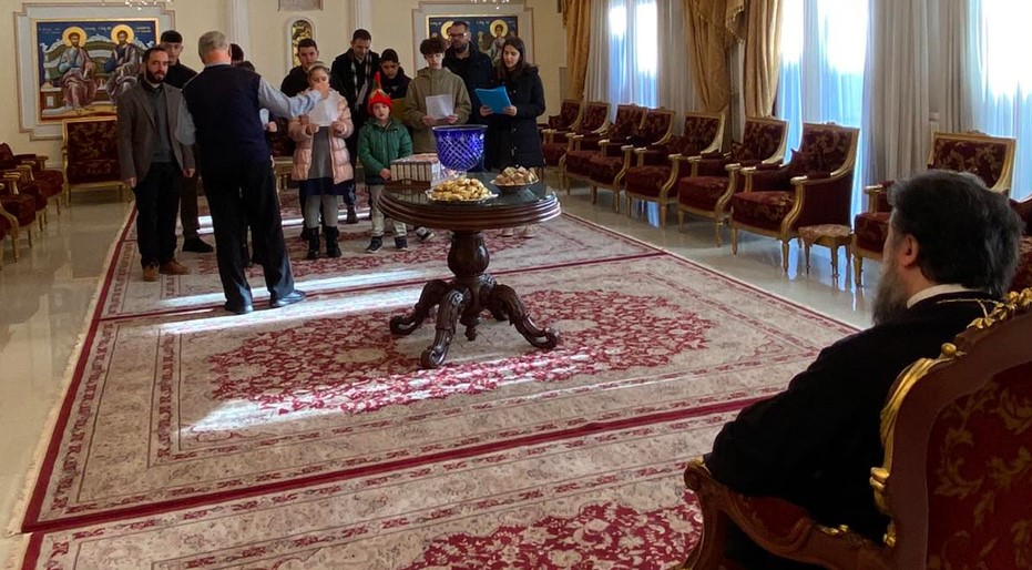 Σπουδαστές του «Μαξιμείου» Ιδρύματος έψαλαν τα κάλαντα στον Μητροπολίτη Σερρών