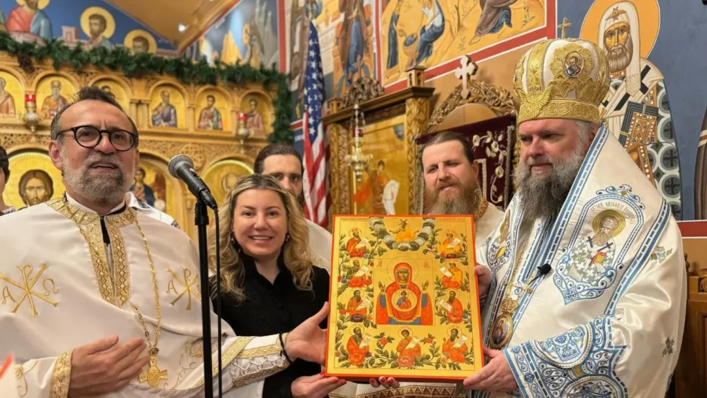 La onomastică, Mitropolitul Nicolae a primit de la românii din New York o icoană și o medalie aniversară