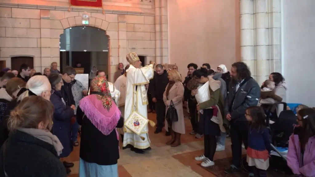 Comunitatea românească din Rochefort are o nouă biserică: Lăcașul de cult a fost binecuvântat de PS Marc Nemțeanul
