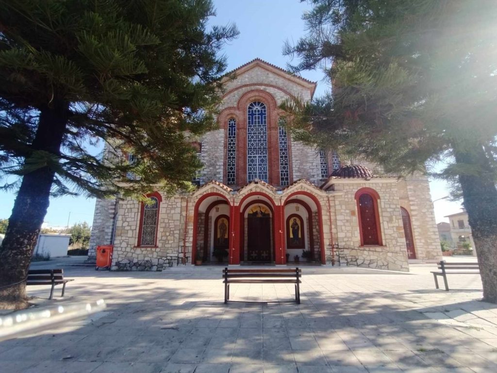 Ιερός Ναός Αγίου Ιωάννου του Θεολόγου Νεοχωρίου, ο φύλακας της νότιας όχθης της Παραχελωίτιδας