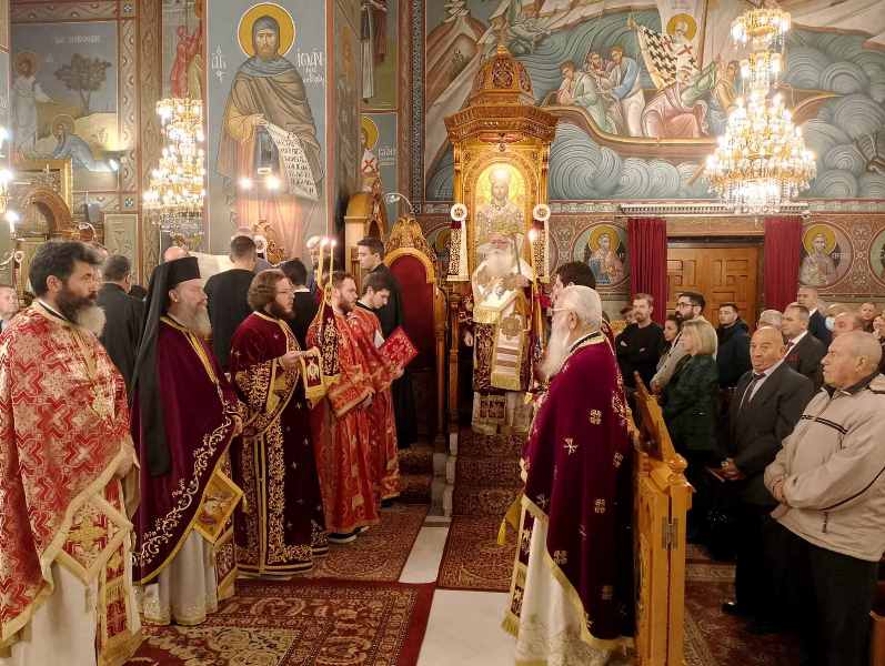 Δημητριάδος Ιγνάτιος: «Ο νους μας στρέφεται στους εν πολέμω αδελφούς μας» – Χριστούγεννα στο Βόλο