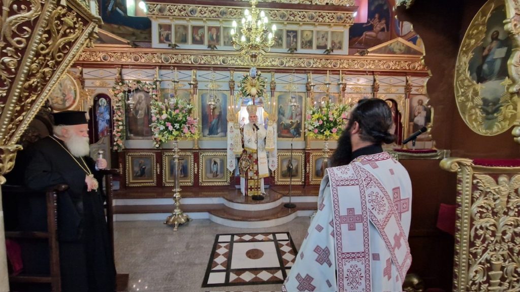 Θεία Λειτουργία ενώπιον της Χαριτοβρύτου Εικόνας Παναγίας Μυρτιδιωτίσσης στην Κίσαμο
