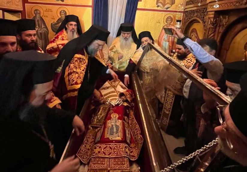 Νέα Ιωνία: Μετακομιδή Ιερού Σκηνώματος Αγίου Ελευθερίου στη νέα αργυρά Λάρνακα (ΦΩΤΟ)