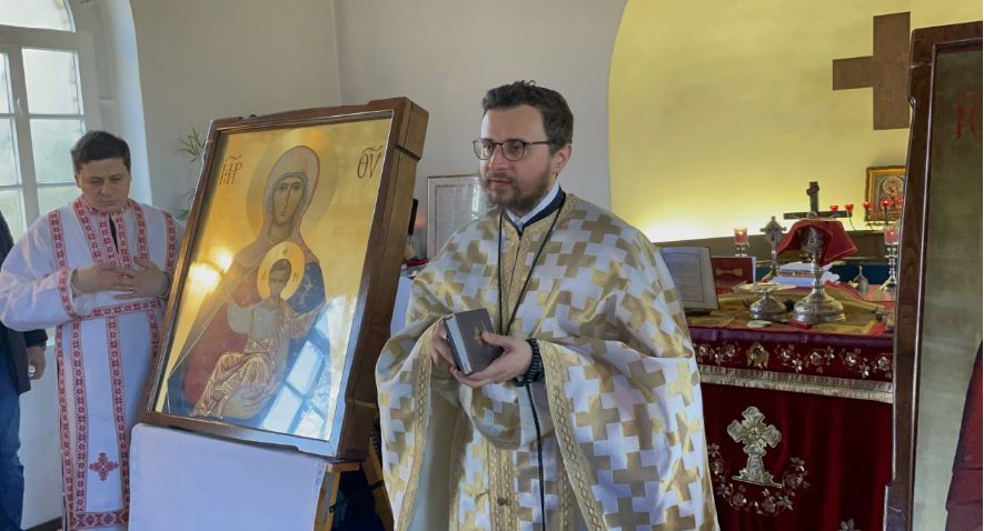 Românii din Berlin l-au invitat pe protos. Athanasie Ulea, medic psihiatru, să le vorbească despre dependențe