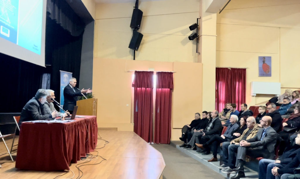 Ο Μάξιμος Χαρακόπουλος στη βράβευση Θεσσαλών μαθητών στους διαγωνισμούς φυσικής – Να δούμε κατάματα τι φταίει στη Δημόσια εκπαίδευση