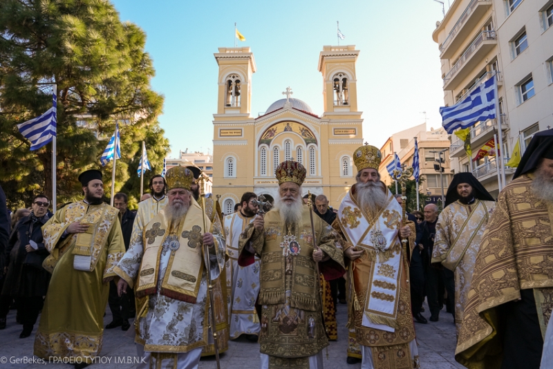 Βεροίας Παντελεήμων από Πειραιά: “Έξω από την Ορθόδοξη Εκκλησία πνέουν άλλα πνεύματα, σκοτεινά και δόλια”