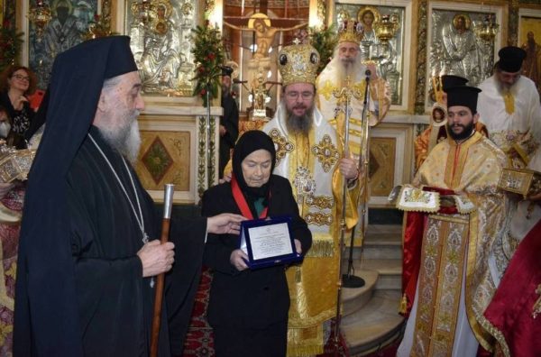 Η Μητρόπολη Αιτωλίας και Ακαρνανίας τίμησε τη κ. Αθηνά η οποία δώρισε ασθενοφόρο στο Νοσοκομείο Μεσολογγίου