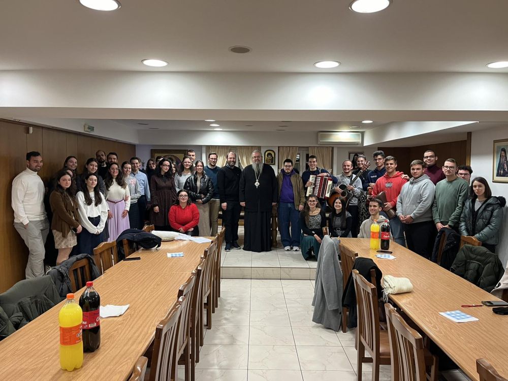 Η Σύναξη Νέων έψαλλε τα κάλαντα των Χριστουγέννων στον Μητροπολίτη Λαρίσης