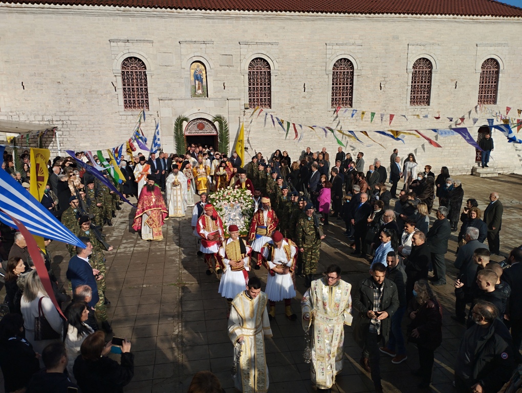 Λιτάνευση της ιεράς Εικόνος και του Ιερού Λειψάνου του Αγίου Αθανασίου στους δρόμους της Αμφιλοχίας
