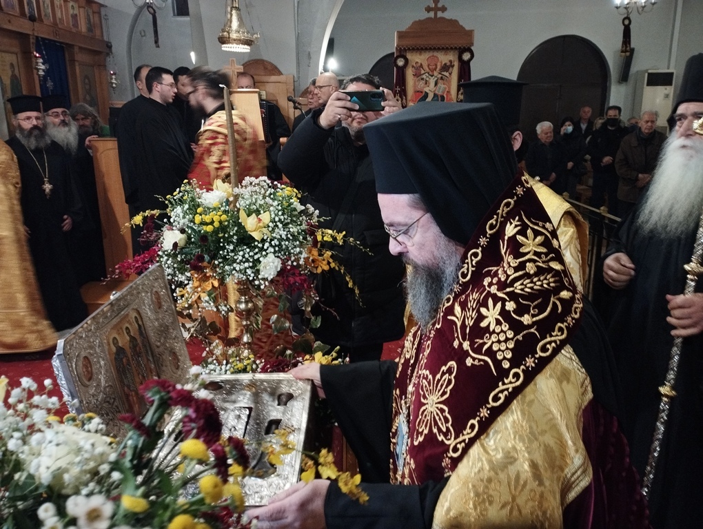 Το Αγρίνιο υποδέχθηκε τα Ιερά Λείψανα των Τριών Ιεραρχών από την Ιερά Μονή Αγίου Παύλου Αγίου Όρους