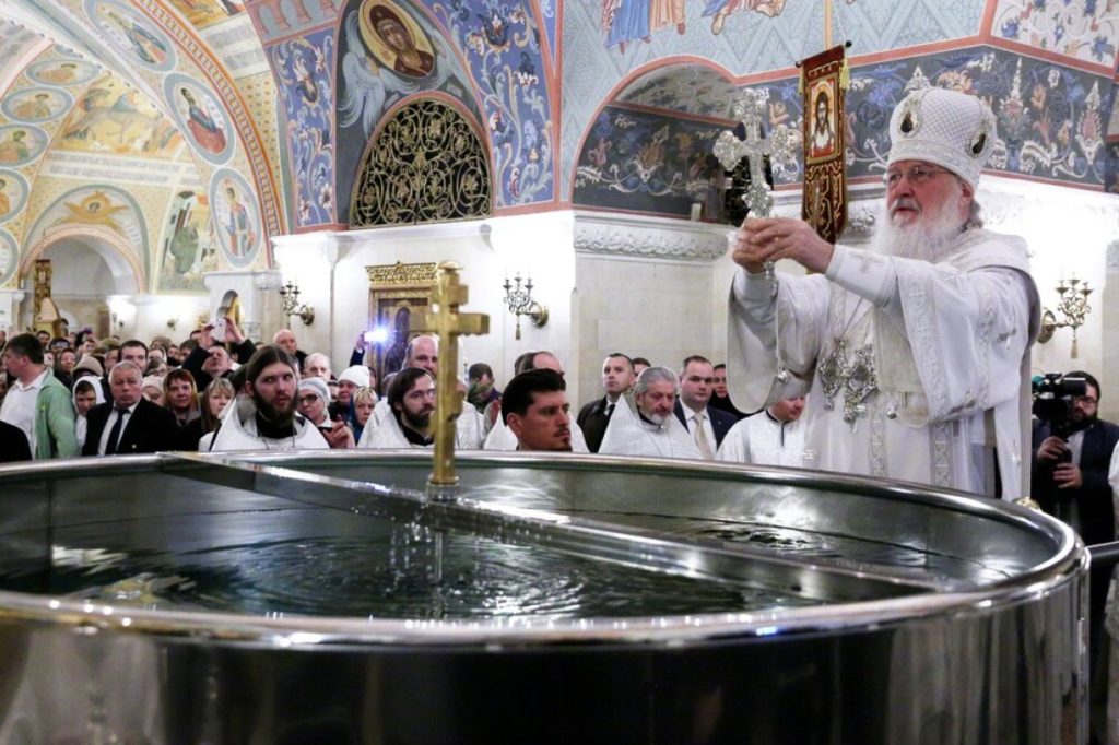 В Крещенский сочельник Святейший Патриарх Кирилл совершил Литургию в Храме Христа Спасителя в Москве