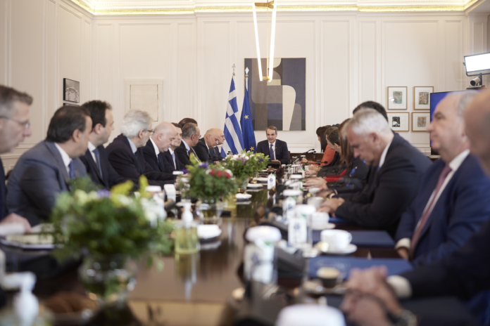 Κυριάκος Μητσοτάκης στο υπουργικό: Σέβομαι τις θέσεις της Εκκλησίας, όμως, αναφερόμαστε σε επιλογές της Πολιτείας και όχι στις θεολογικές πεποιθήσεις