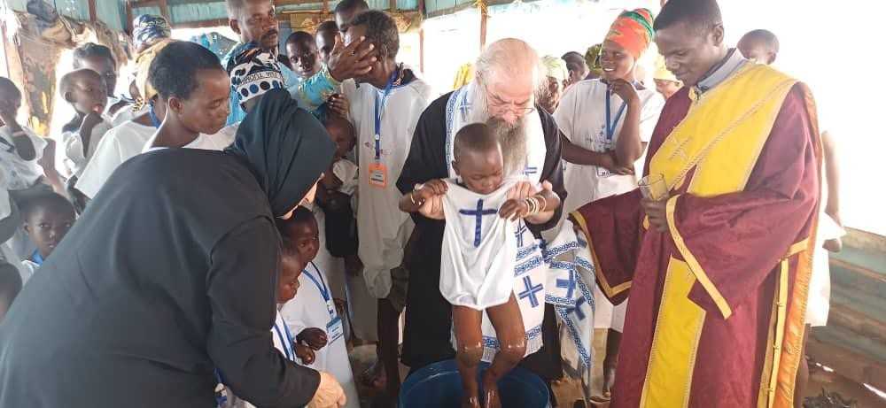 Τα Θεοφάνεια στην Μπουκόμπα με 60 βαπτίσεις