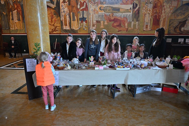 Κατηχητές συγκέντρωσαν 5.000 ευρώ και τα προσέφεραν σε οικογένειες από το Κοσσυφοπέδιο