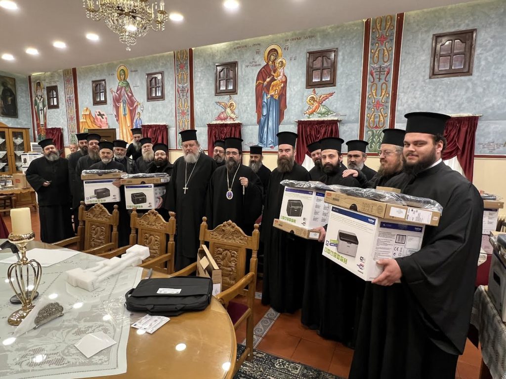 Φορητούς υπολογιστές και εκτυπωτές πήραν οι ιερείς της Ιεράς Μητροπόλεως Καστορίας