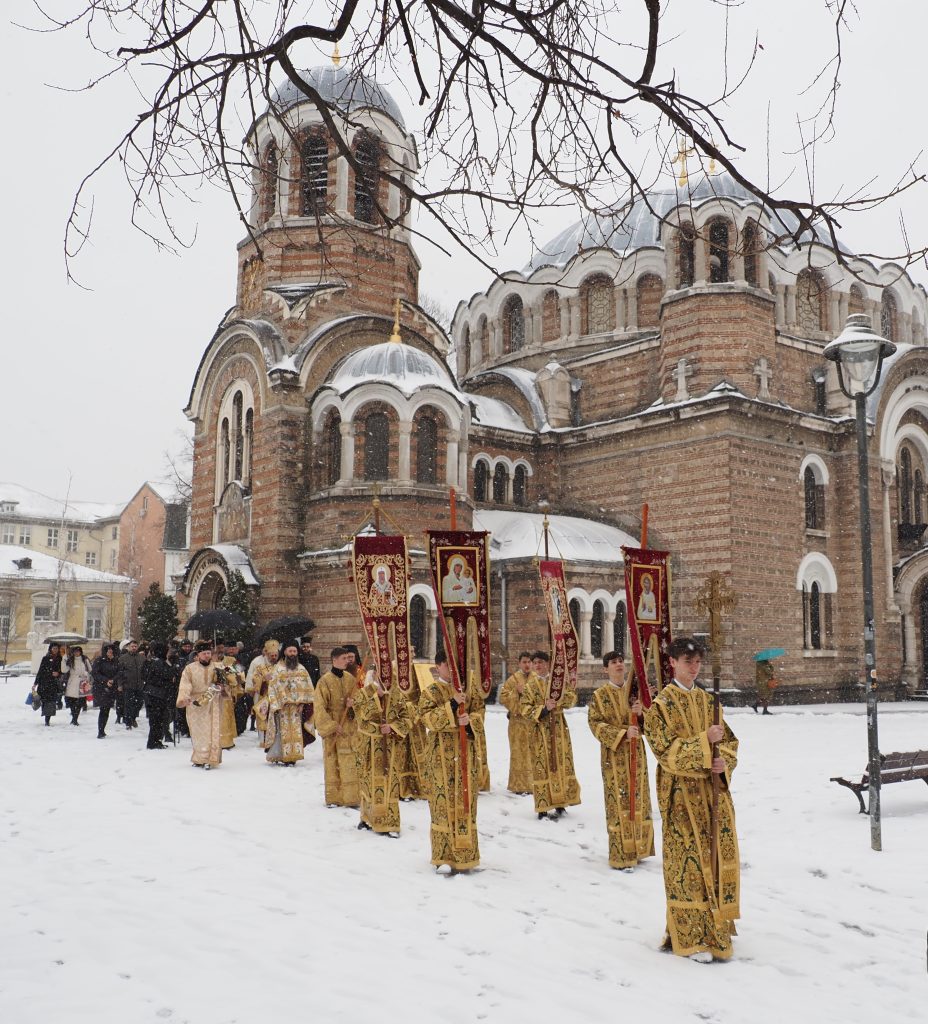 С архиерейска Литургия и литийно шествие бе отбелязан празникът на св. патриарх Евтимий