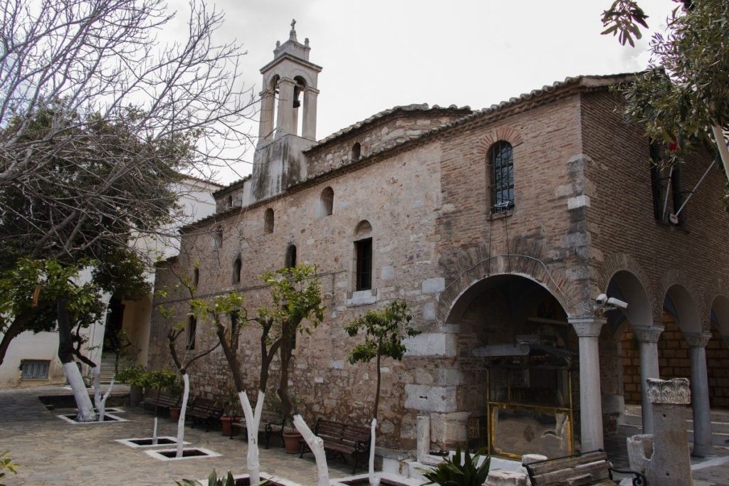 Απευθείας μετάδοση από το Μετόχι του Παναγίου Τάφου η Θεία Λειτουργία της Κυριακής με τον Βυζαντινό χορό «Τρόπος»