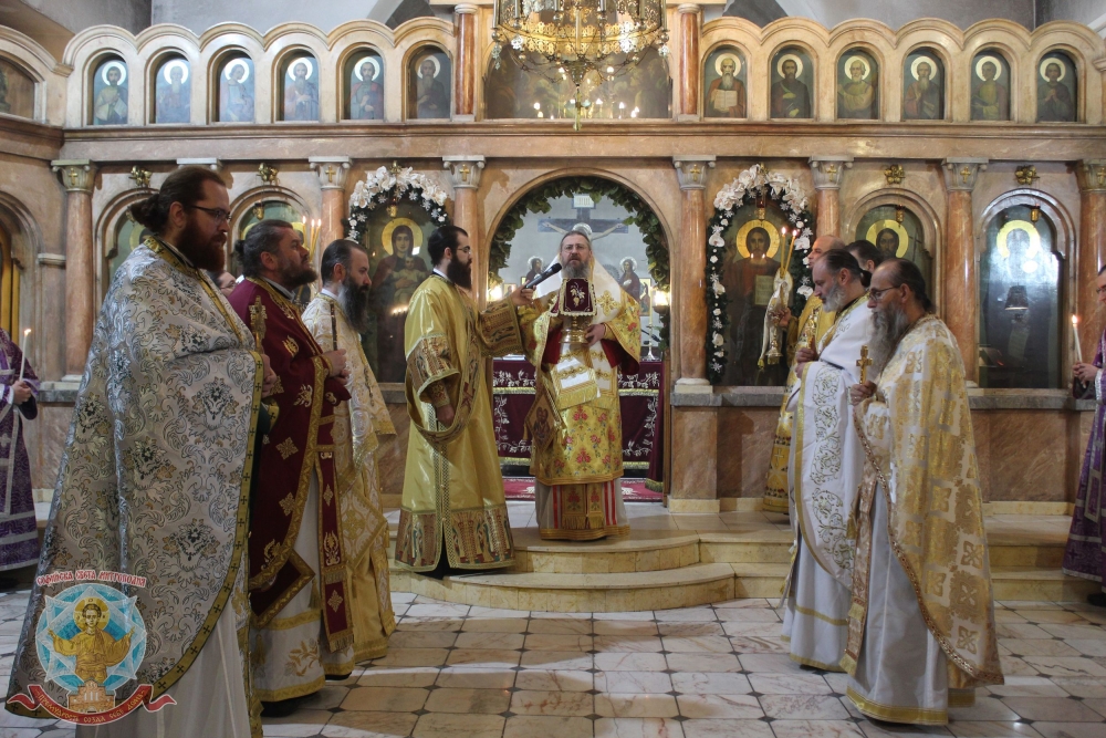 Архиерейска литургия в чест на празника „Честни вериги на св. ап. Петър“