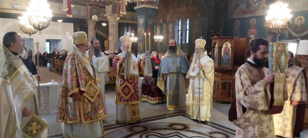 Τρισαρχιερατική Θεία Λειτουργία και τεσσαρακονθήμερο μνημόσυνο στην Δράμα