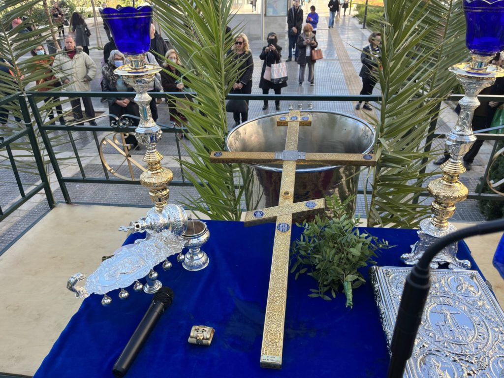 Παραμονή των Θεοφανείων στον Μητροπολιτικό Ιερό Ναό Αγίων Κωνσταντίνου και Ελένης Πειραιώς