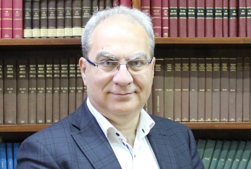 Ο Καθηγητής Εκκλησιαστικής Ιστορίας Δημήτρης Μόσχος για τη βάπτιση παιδιών ομοφύλων