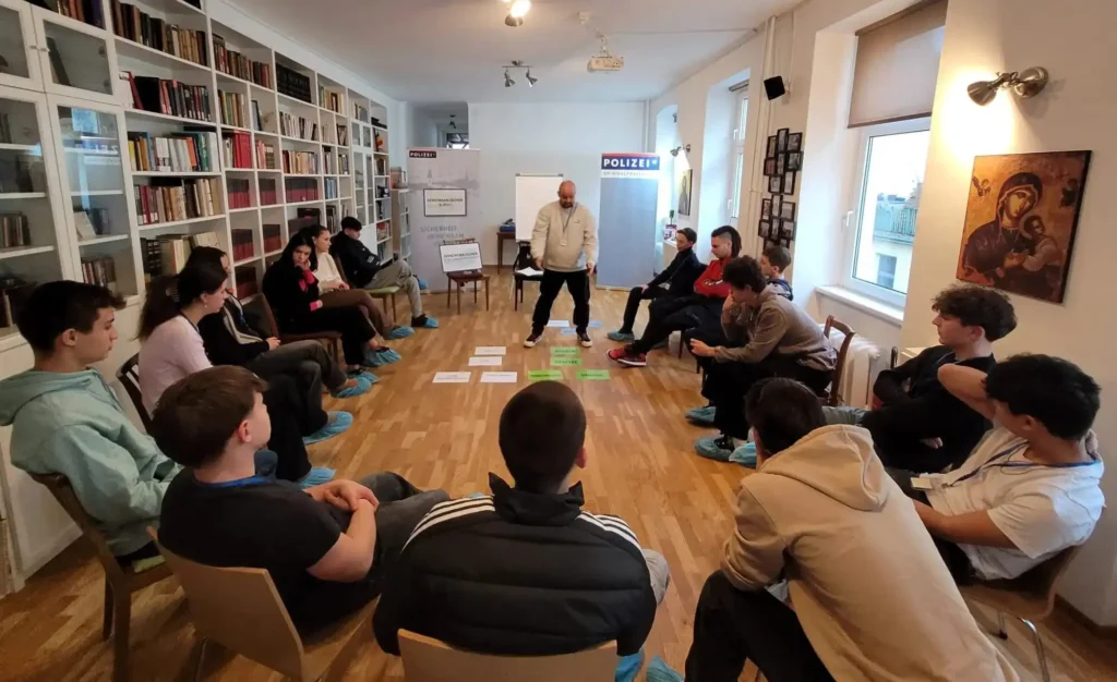 Poliția vieneză susține ateliere de responsabilitate civică pentru tineri la parohiile românești