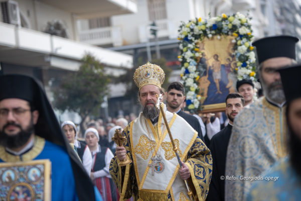 Θεσσαλονίκης Φιλόθεος: “Με το φως του Χριστού να διώχνετε κάθε σκοτάδι από τη ζωή σας” (ΦΩΤΟ)