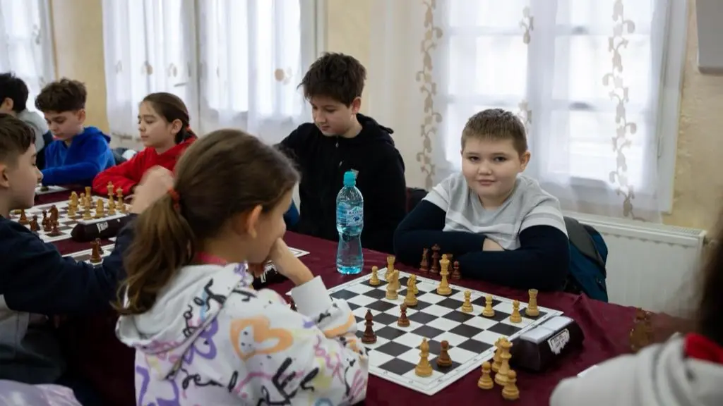 Peste 50 de tineri din Arad au participat la un concurs de șah de Ziua Unirii Principatelor Române