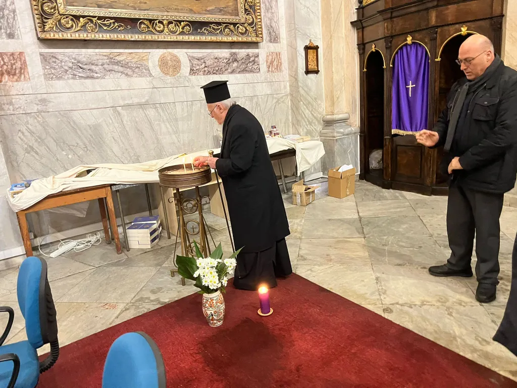 O Oικουμενικός Πατριάρχης στον Καθολικό Ναό της Πόλης όπου συνέβη η φονική επίθεση