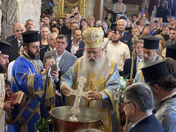 Αρχιεπίσκοπος Κύπρου: Να εξευρεθεί μία λύση στο εθνικό μας πρόβλημα – Νίκος Χριστοδουλίδης: “Μοναδική μας έγνοια το συμφέρον του κυπριακού λαού”