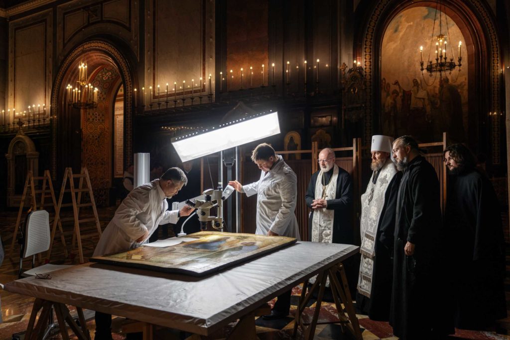 Принесение иконы Святой Троицы, написанной преподобным Андреем Рублевым, в Храм Христа Спасителя