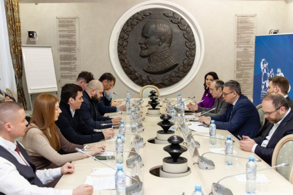 Заместитель председателя Синодального отдела по взаимоотношениям Церкви с обществом и СМИ принял участие в круглом столе «Запрещенные платформы как инструмент влияния на российскую аудиторию»